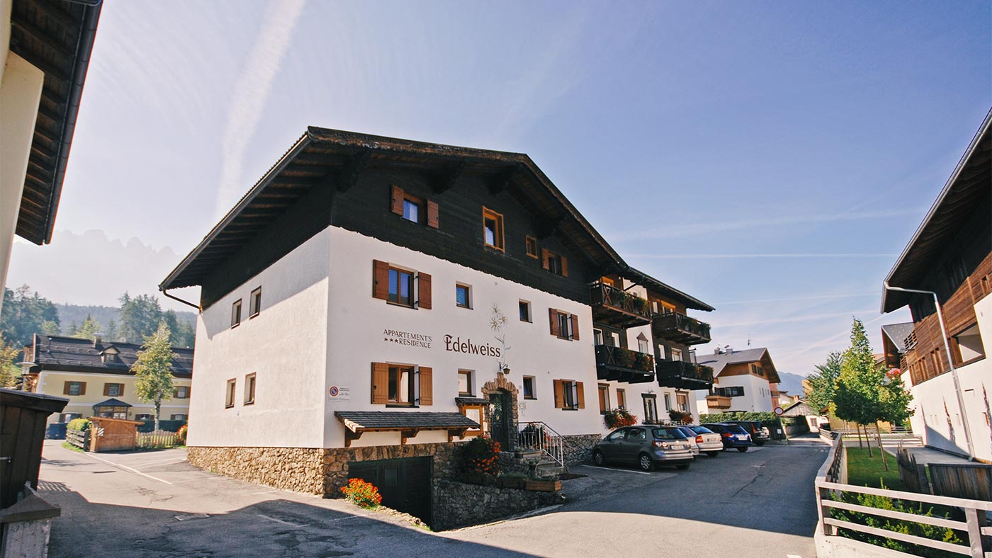 Das Gebäude des Residence Edelweiss von außen abfotografiert